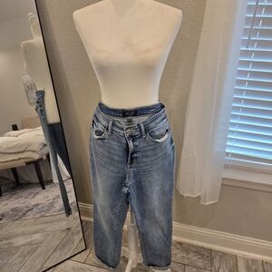 Judy Blue Boyfriend Jeans in Blue with Casual Lived-In Look